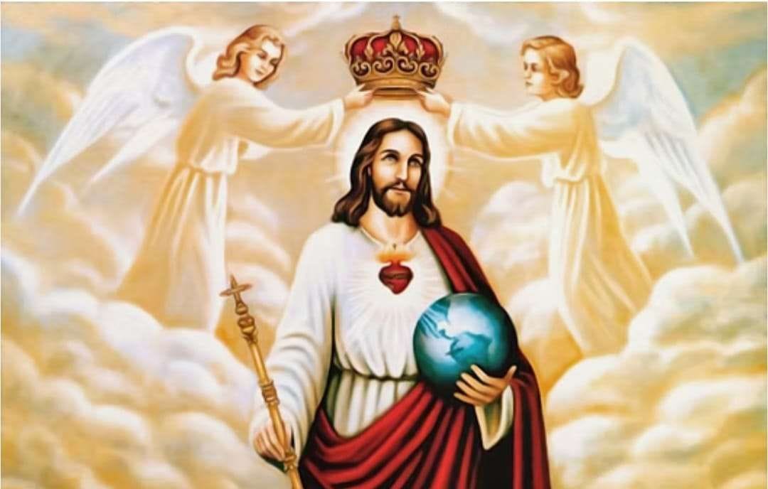 Ilustrasi gambar dua malaikat yang memasangkan Mahkota Raja kepada Tuhan Yesus 