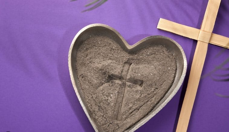 Ilustrasi Abu dengan salib kayu