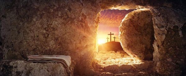 Ilustrasi Kubur Kosong Dengan Latar Salib di Bukit